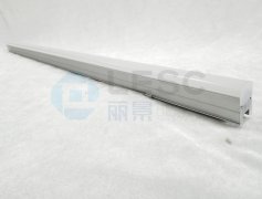 為什么線條燈硅膠燈罩擠出時要噴油？